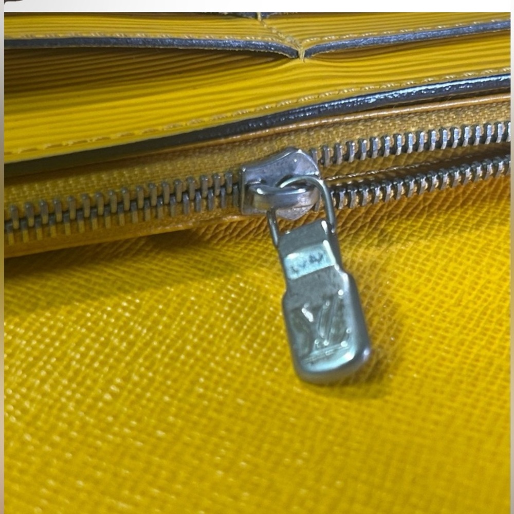 Louis Vuitton™ Yellow Wallet | Vintage - Picture 11 of 11